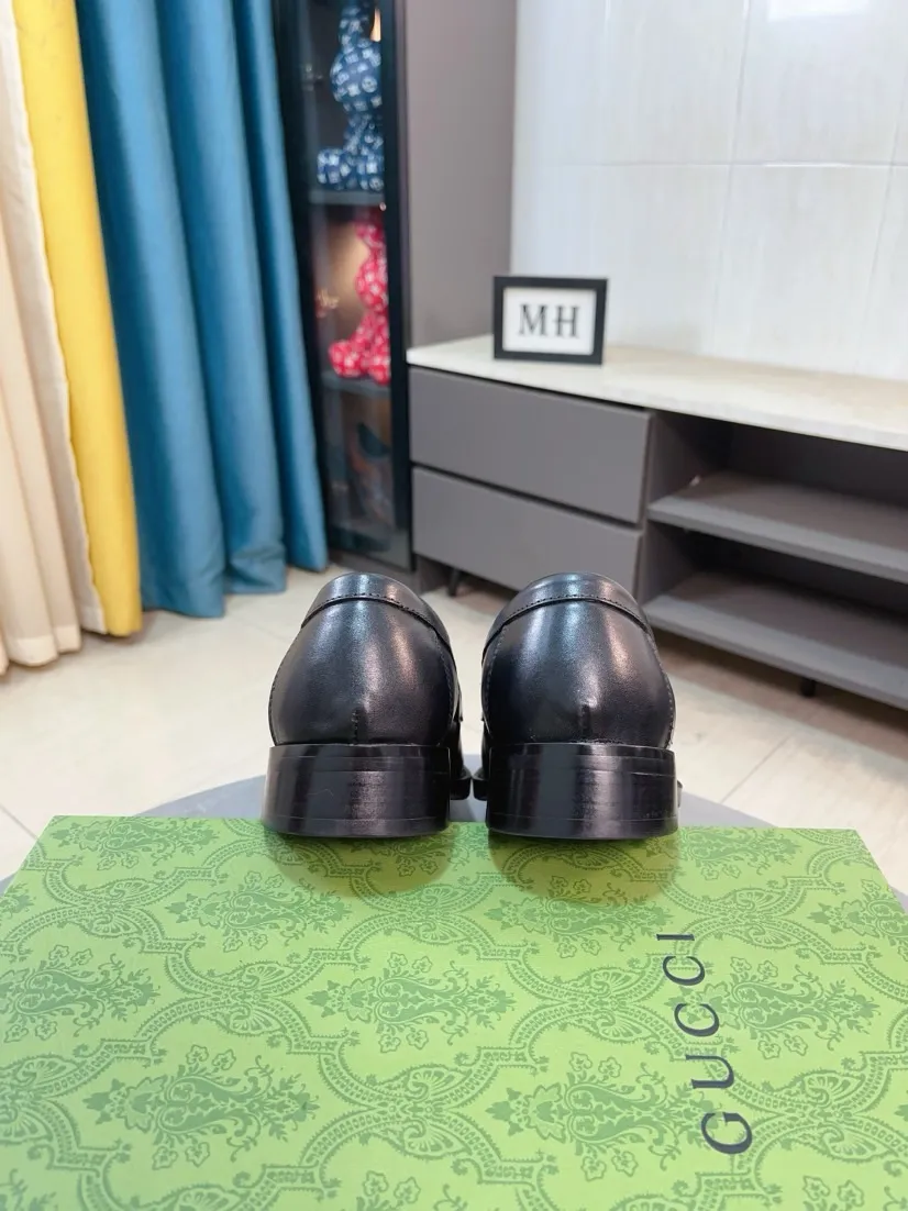 Factory price 500🌹🌹 [GUCCI Gucci] A new style of formal men's leather shoes is coming~ The original quality upper is made of cowhide imported from Italy + soft and delicate leather, comfortable and soft first-layer cowhide lining, rubber wear-resistant outsole, the shoe shape is dignified and domineering, and the luxury charm cannot be concealed! The natural and free nouveau riche leads the trend. Code number: 38-44